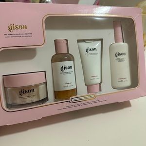 LIMITED EDITION Gisou the cleanse and care routine